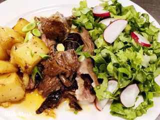 Царска сарма с кълцано свинско,пилешко,бекон