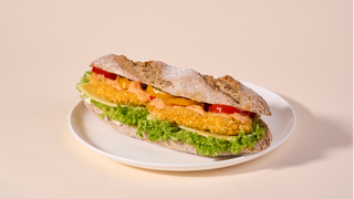 Bagietka ze stripsami sriracha