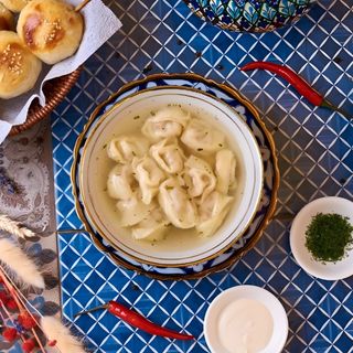 Пельмени с бульоном