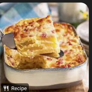 Patatas gratinadas al horno con salsa carbonara 