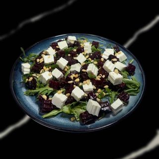 Салат со свеклой и рукколой