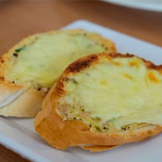 Pan de Ajo al Horno con Queso 