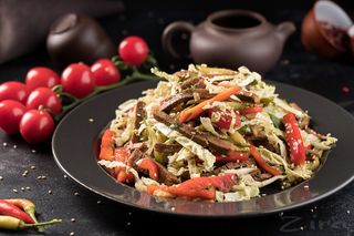 Азиатский салат с говядиной