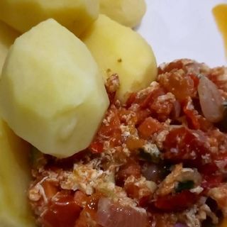 potatoes and egg sauce 