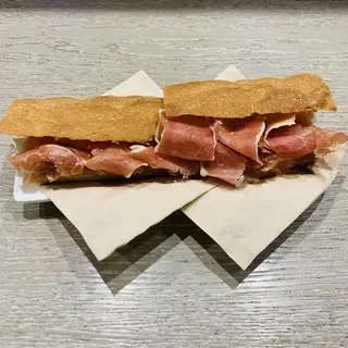 Coca De Folgueroles Gran Pernil Salat