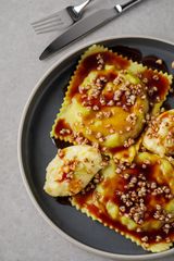 Ravioli cu carne de vită, Brie și veloute de cartof