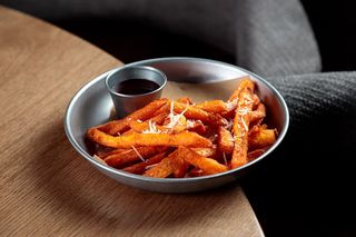 Батат фрі під соусом 220 г (220g)