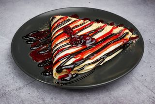 Palačinka  sa Nutellom i višnjom