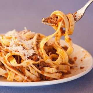 Паста з куркою та грибами