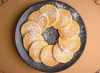 Мини палачинки с пудра захар (10бр-120г)