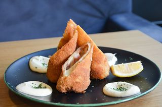 Pohovane palačinke sa sirom i šunkom