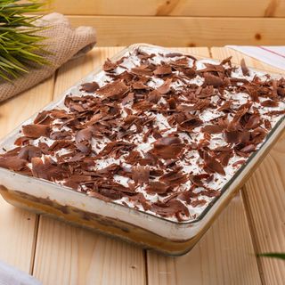 Банофи пай с бисквитен кръмб, дулче ди лече, шоколад и пресни банани