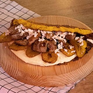 Cachapa con Pollo Mechado