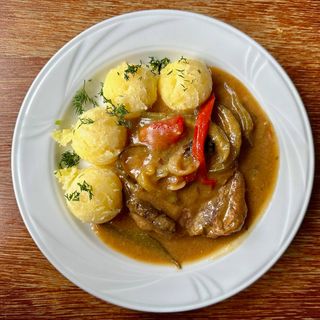 Karkówka w sosie po myśliwsku