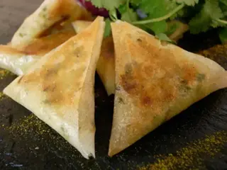 Triangle au Poulet & Sauce Blanche