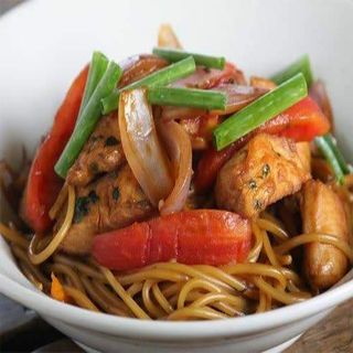 Tallarín Saltado De Pollo