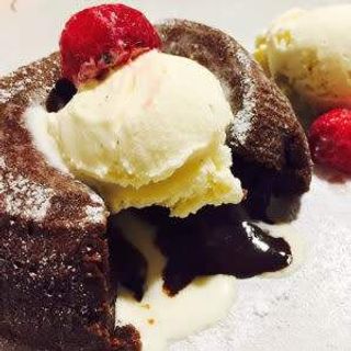 Lava cake cu înghețată