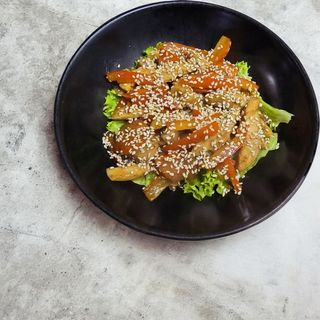Теплий салат з куркою теріякі (220г)