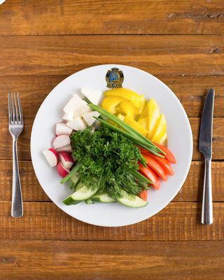 Плато из свежих овощей 