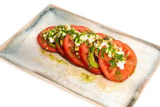 Салата Розов домат на шайби с тиквичка (330г)