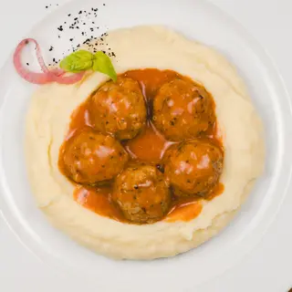 Ćufte baba Mire u paradajz sosu