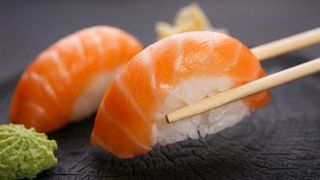 127. Sushi Salmón (2 Uds.)