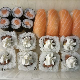 97b. maki box salmone