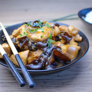 Poulet Aux Champignons Noirs 