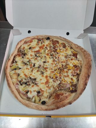 Pizza Mitad Al Gusto (Mediana)