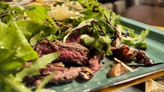 Tagliata con rucola e grana