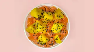 Tartare di Salmone Mango Sesamo