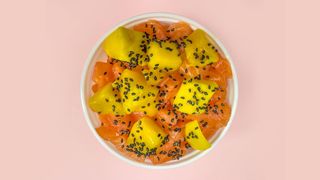 Tartare di Salmone Mango Sesamo