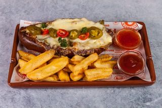 Drpana prasetina u bavarskoj kifli