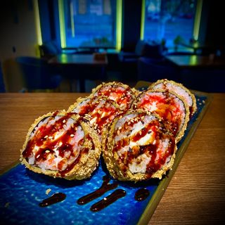 Гарячий з Вугрем та Копченим Лососем