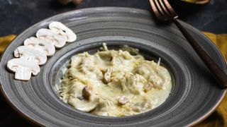 პელმენი სოკოს სოუსით