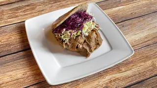 Kebab Średni w Bułce z Mięsem Mieszanym