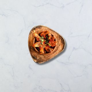 ხბოს ნეკნი აჯიკით