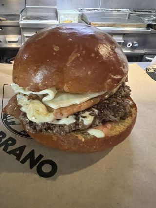Panino con Hamburger 140gr, Prosciutto Cotto e Formaggio