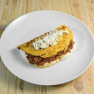 Cachapa De Queso De Mano Y Carne Mechada