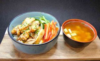 Meniu Supa Miso 300ml + Pui Teriaky cu orez 300 g