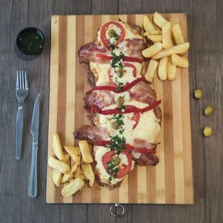 Milanesa Napolitana XL Con Huevo Frito (Para 2 Personas)