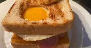 Sándwich De Huevo, Bacon Y York