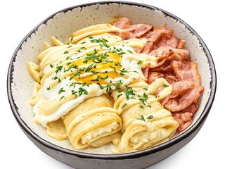 Млинці з сиром, яєчнею та беконом (300g)