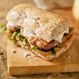 Bocadillo de escalopines de ternera asturiana al cabrales