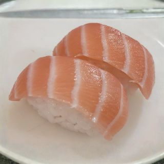23，Sushi de Salmón, 2 Unidades