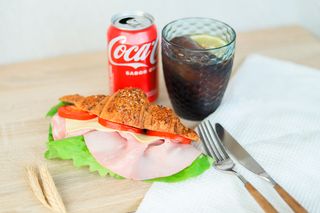 Bollería Salada + Bebida