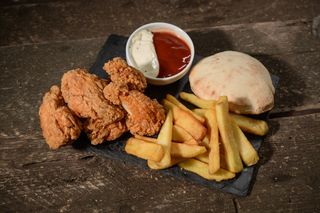 Meniu aripioare picante + cartofi