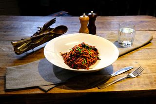 Noodles cu legume și ciuperci