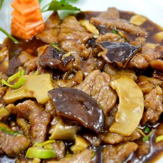 Ternera Con Bambú Y Setas Chinas