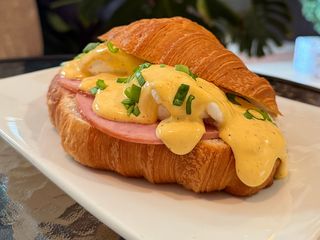 Круасан Бенедикт